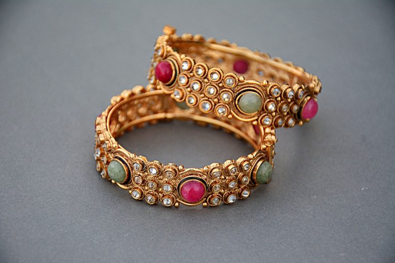Tips for Wearing Gold Jewelries